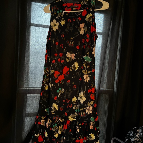 Tommy Hilfiger floral dress ruffled bottom - Picture 3 of 4